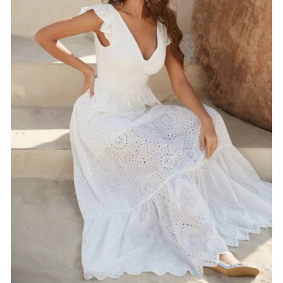 Dresses & Skirts - Boho white lace up back maxi dress